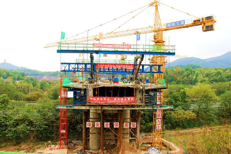 湘潭市委書記、市人大常委會(huì)主任曹炯芳蒞臨湘潭市岳塘區(qū)X157道路提質(zhì)改造工程項(xiàng)目現(xiàn)場(chǎng)調(diào)研辦公