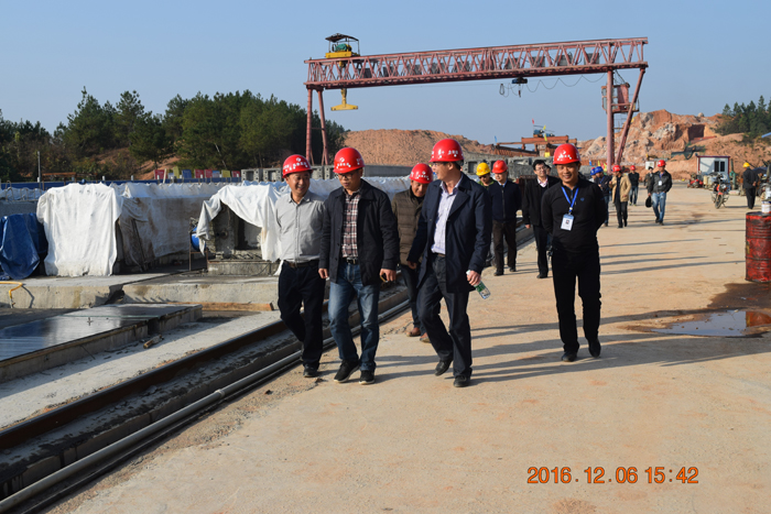 湖南省交通建設質量安全監(jiān)督管理局領導蒞臨益婁高速公路第11標項目部檢查指導工作