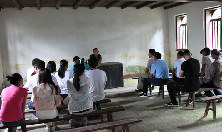 重溫黨的教育，學(xué)習(xí)黨的路線，鑄煉黨建之魂