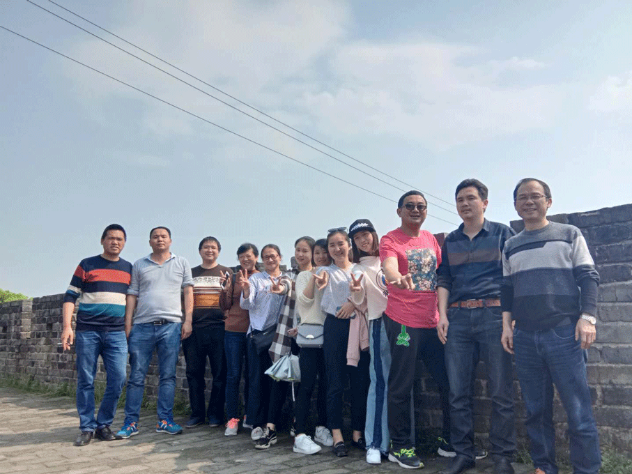 學(xué)習(xí)交流取真經(jīng)          攜手同聚增情誼